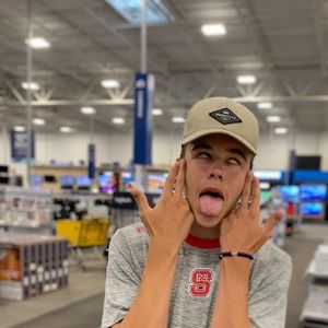 Meet your Posher, Skylar